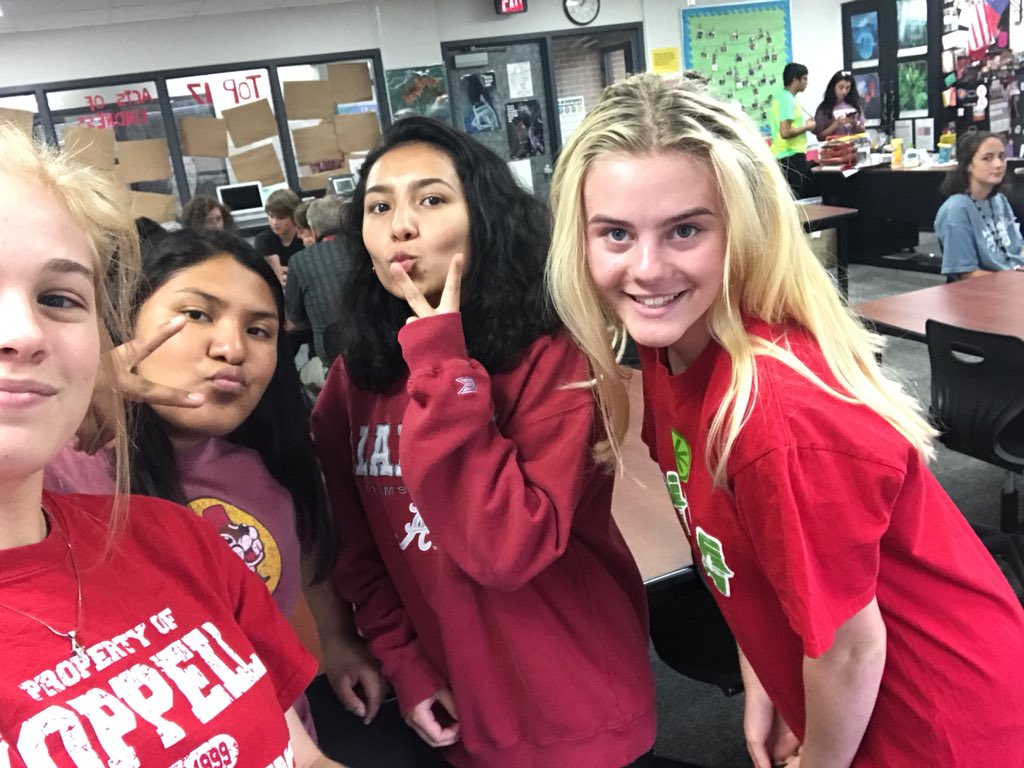 aislynn_NTHC's tweet photo. JAAM collaborating together to make today not only fun but educational @newtechcoppell @NewTechCopppell @NthcSaucier @Janelle #NTHC10 #NTHCVoice https://t.co/Onp52ilPoj