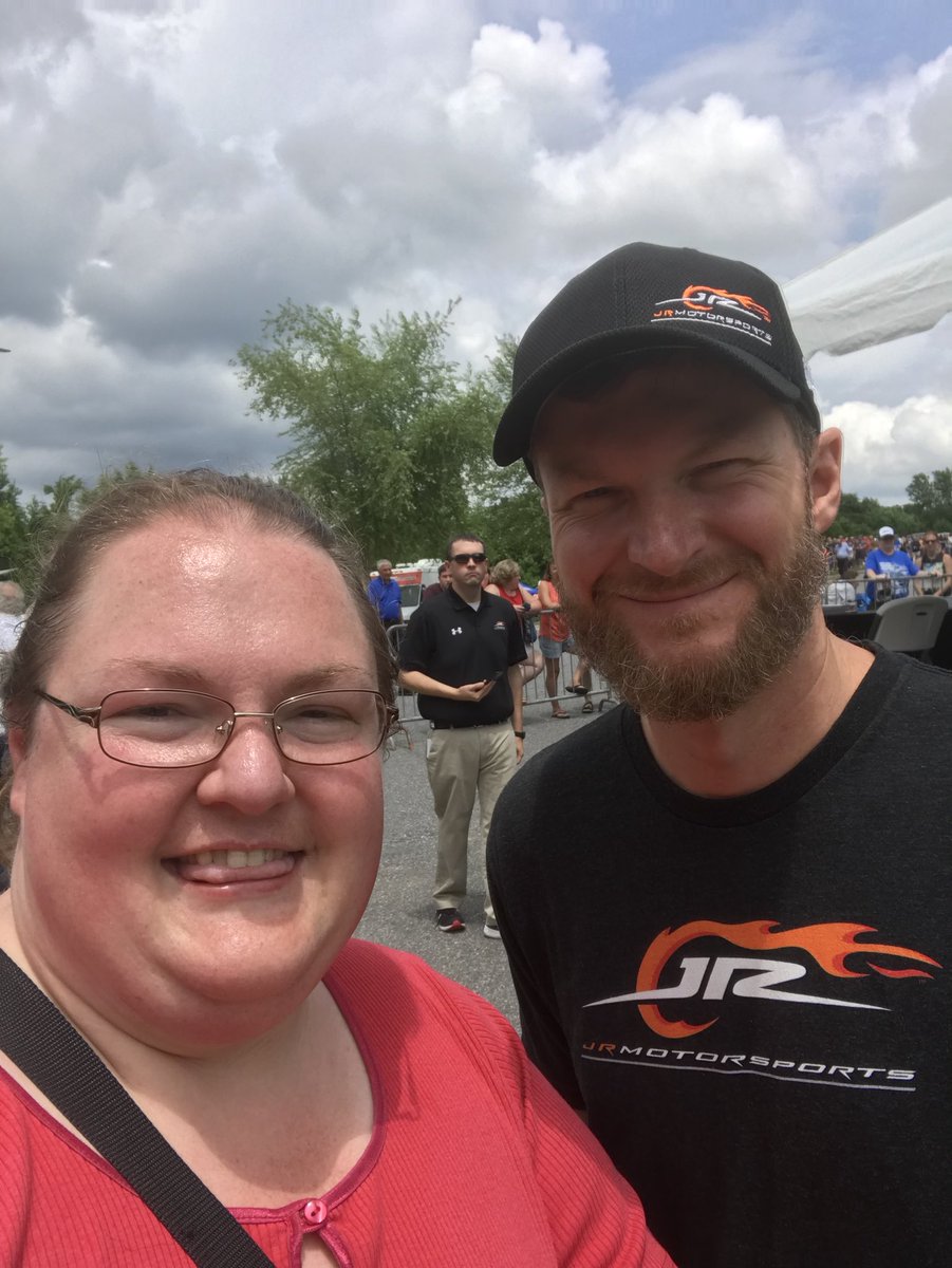 JenniChaf's tweet photo. Sooo... this just happened... I FINALLY got a pic with @DaleJr and @Elliott_Sadler 💙 @JRMotorsports for #JRMFanDays. DEFINITELY worth my 4+ hour drive from WV! https://t.co/k7F6pWHVuY