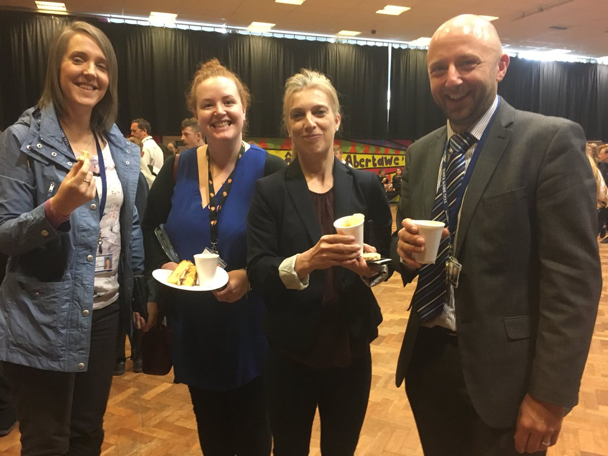 Bore coffi llwyddiannus. Diolch i griw bl 9 am eu help. Braf gweld amrywiaeth o deisenod a byrbrydau iachus. #ffrwyth #piceceirch #cydbwysedd