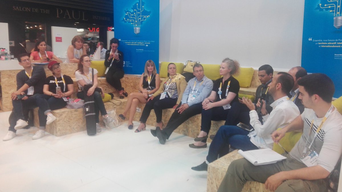 RamayeRachel's tweet photo. "L'innovation : source de valeur ajoutée au service de l'humain ?" Échanges sur le stand RégionSud PACA #ViVaTech2018 https://t.co/oIsSrTB4RL