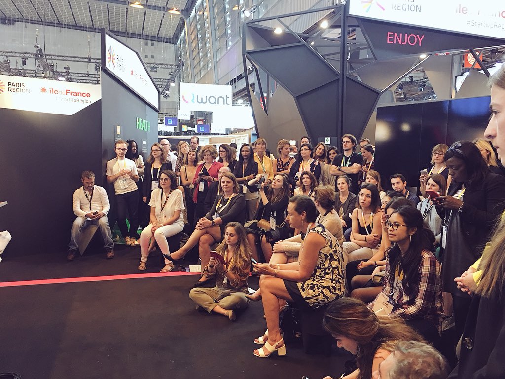 🏆 La remise du Business O Feminin award avec <a href="/AXAFrance/">AXA France</a> à #VivaTechnologie2018, c’est maintenant et c’est sur l’espace <a href="/iledefrance/">Région Île-de-France</a> ! #bizzofemininawards
