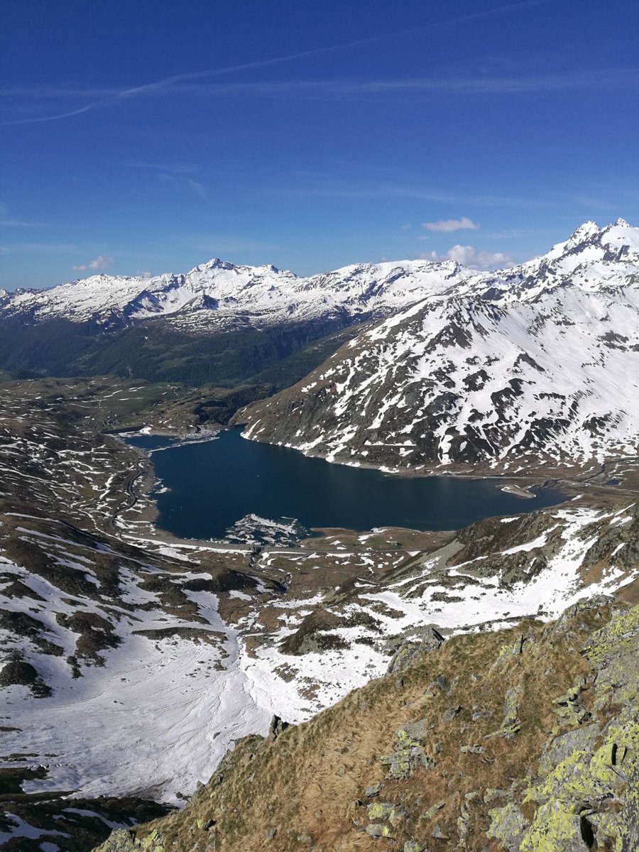 Lo sapete che #madesimo si raggiunge anche dal #passodellospluga? goo.gl/c5yD6g Da Como e Milano la strada ci si impiega circa 20 minuti in più. Vi aspettiamo per il weekend!