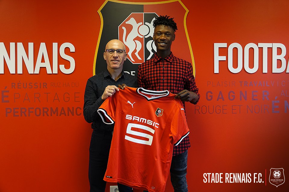 staderennais's tweet photo. 🖊 Trois jeunes de l'Académie #RougeEtNoir s'engagent avec leur club formateur. Maxime #Chopin (gardien), Kévin #Galisson (défenseur) et Edouardo #Camavinga (milieu de terrain) ont paraphé un contrat "aspirant" (juin 2020) 👉 https://t.co/OwAuJ0Z4QG #FiertéRougeEtNoir 🔴⚫️ https://t.co/IdOASuaeRk