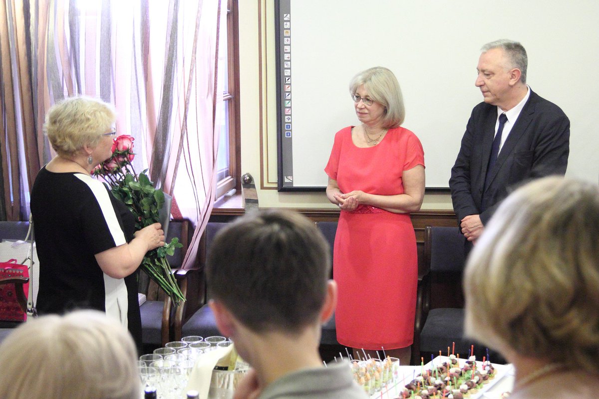 Prorektori Ina Druviete un Valdis Segliņš saņēmuši Izglītības ministrijas un Latvijas Universitātes rektora Atzinības rakstus. Pavisam drīz, maija nogalē, abi svinēs arī nozīmīgas dzīves jubilejas lu.lv/zinas/t/43078/