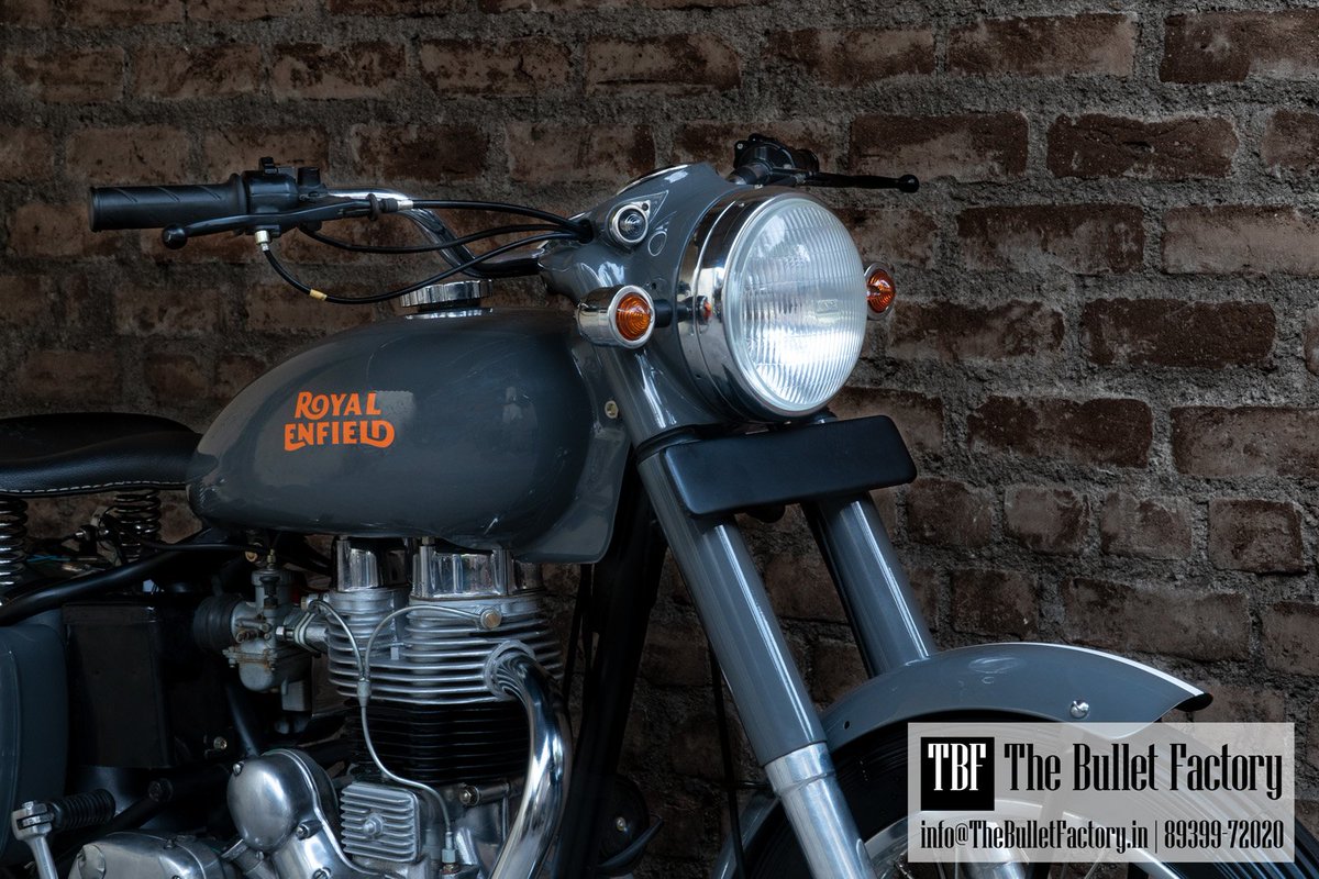 bullet_factory's tweet photo. This bike is somewhat extreme, no? What do you think?

SINGLE SEATER... 1988... The customer asked us for a single seater and gave us a broad outline of his requirements. This is what we gave him.

#TBF #TheBulletFactory #RoyalEnfield #REBullet #RE1988 #CustomBikes #CustomPaint https://t.co/0ONJweXM1g