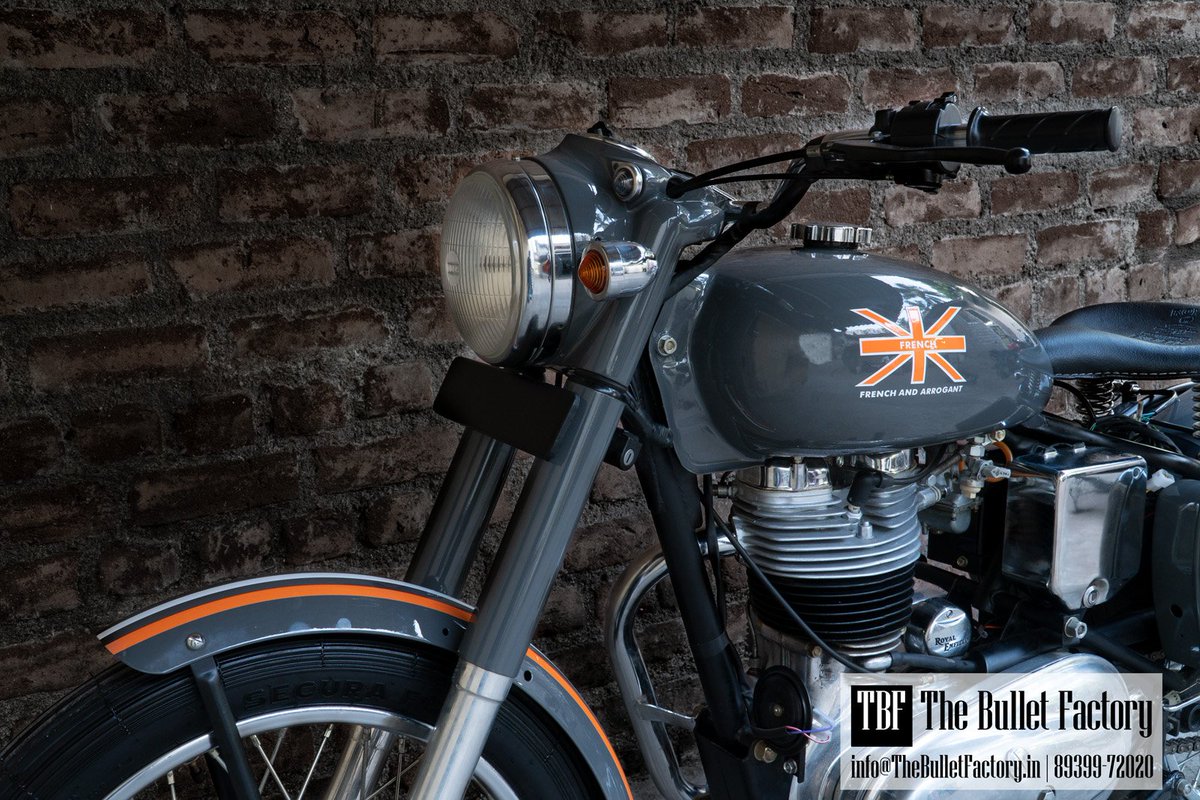 bullet_factory's tweet photo. This bike is somewhat extreme, no? What do you think?

SINGLE SEATER... 1988... The customer asked us for a single seater and gave us a broad outline of his requirements. This is what we gave him.

#TBF #TheBulletFactory #RoyalEnfield #REBullet #RE1988 #CustomBikes #CustomPaint https://t.co/0ONJweXM1g