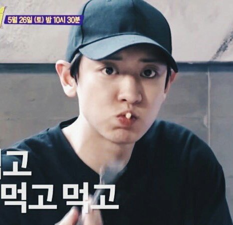 KingLoeyPics's tweet photo. Even when he eats, he's cute... hahahaha 🙈🌸

☆ Cr : Calcifer_Yeol ☆
#PremiosMTVMIAW #MTVLAFANEXOL #MTVBRKPOPEXO @weareoneEXO ♡ https://t.co/dbopJFEmZ3 https://t.co/eEclW8KKVE