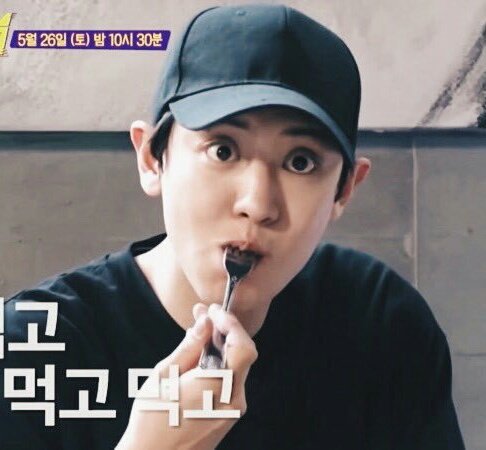 KingLoeyPics's tweet photo. Even when he eats, he's cute... hahahaha 🙈🌸

☆ Cr : Calcifer_Yeol ☆
#PremiosMTVMIAW #MTVLAFANEXOL #MTVBRKPOPEXO @weareoneEXO ♡ https://t.co/dbopJFEmZ3 https://t.co/eEclW8KKVE