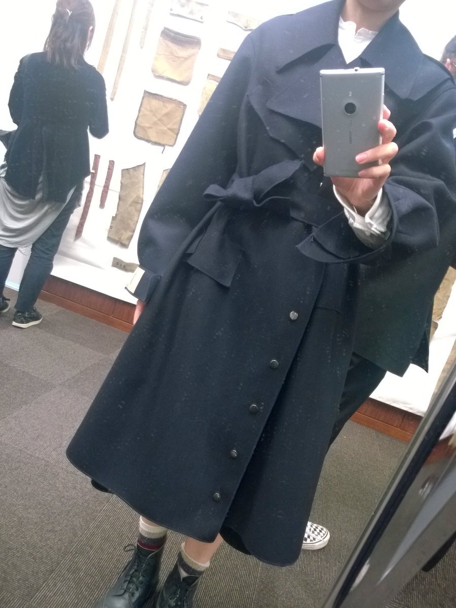 カラノラカ 半分解展 では分解された服と それらから再構築された試着できる服がありまして たくさん着て着ました 着るの好きなのでね その中でもストームコート 裾のボタンを留めるとツナギみたいになる 欲しくなった できるならオーダー カラノラカ 半分解展 では分解された服と それらから再構築された試着できる服がありまして たくさん着て着ました 着るの好きなのでね その中でもストームコート 裾のボタンを留めるとツナギみたいになる 欲しくなった できるならオーダー