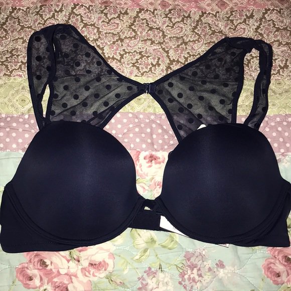 KristenCamp441's tweet photo. So good I had to share! Check out all the items I'm loving on @Poshmarkapp #poshmark #fashion #style #shopmycloset #hype #victoriassecret: https://t.co/t0ZudUGRbL https://t.co/t0s4DPos7p