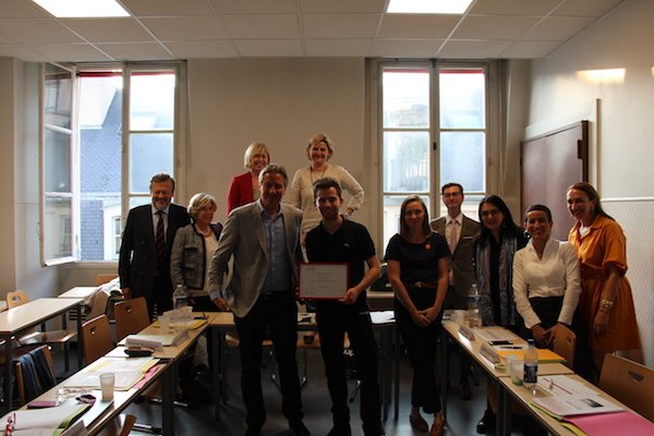 ScPoAlumni's tweet photo. [Prix des Alumni] Félicitations aux gagnants du Prix des Alumni! 🏆@promethee_educ a remporté le prix dans la catégorie Péniche engagée et @CmFamilyFr sort grand gagnant de la catégorie Basile de l'innovation. Un grand bravo à toutes les équipes sélectionnées! https://t.co/J4WLBIaZxR