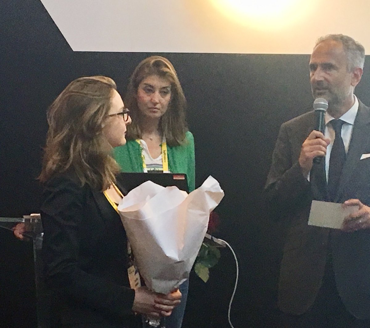 Remise du <a href="/BizzOfeminin/">Business O Feminin</a> Award à #VivaTech par <a href="/MarieeOlivier/">Olivier Mariée</a> #AXA à <a href="/SuperAidant/">Super Aidant</a>