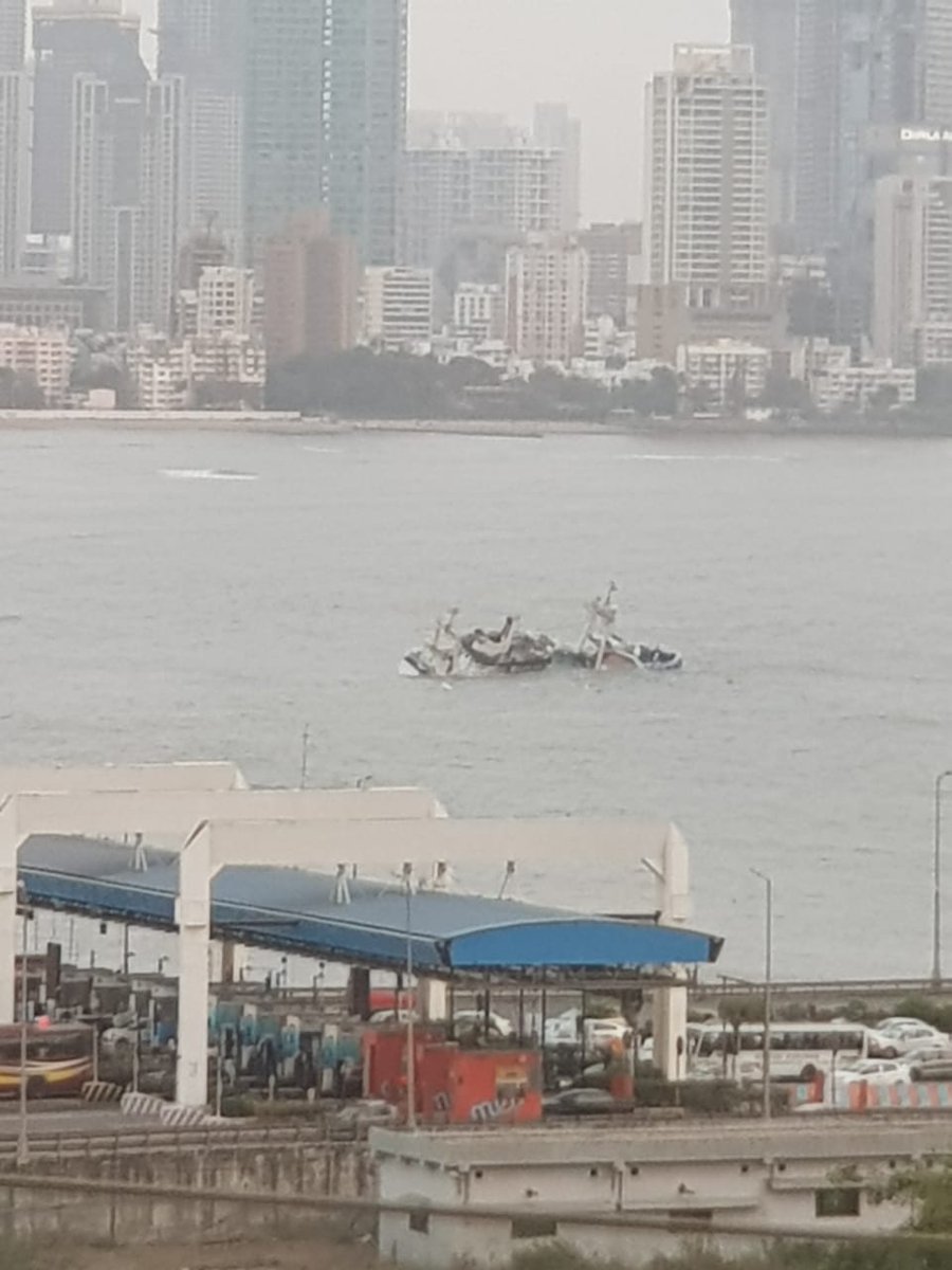saurabhv99's tweet photo. #Floatingrestaurant #ArkDeck Bar sinks in #Mumbai.
According to sources, due to high tide pressure, the anchor slipped of the ship, and it hit a rock, which lead to a hole in the ship. There after it began to sink.
Ark Deck is Mumbai’s first on the Sea Restaurant. https://t.co/DZUoSzw6D8