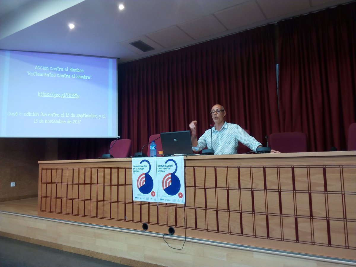 ozecai_tw's tweet photo. Conferencia sobre "Comunicación en ONG y movimientos sociales" de Marcial García @InfoUMA en I Seminario #RECCUS en la #FCom de @unisevilla https://t.co/G5ue9eEgTA