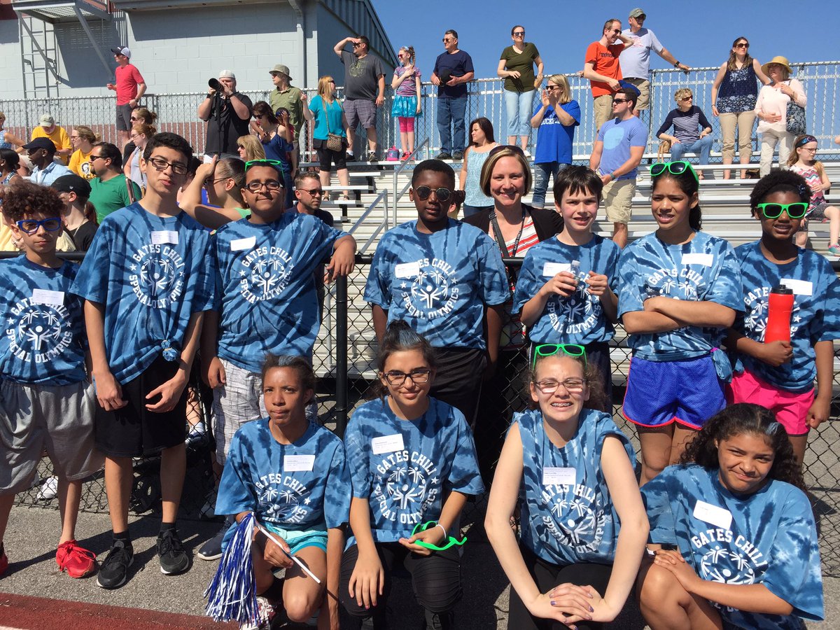 gc_peer's tweet image. Teachers, coming on their break to support OUR students, that's #gcpride!  Thanks Mrs. Henchen! #gcpeer