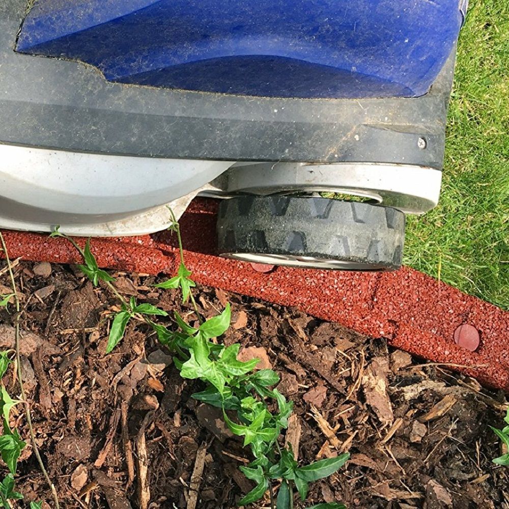 No more messing about...

FlexiBorder is lawnmower friendly and allows you to mow right up to the edge of the lawn; removing the need to trim grass borders by hand.

And it keeps your border edges looking sharp!

Check it out here: buff.ly/2jqc91f

#garden #gardeningtips