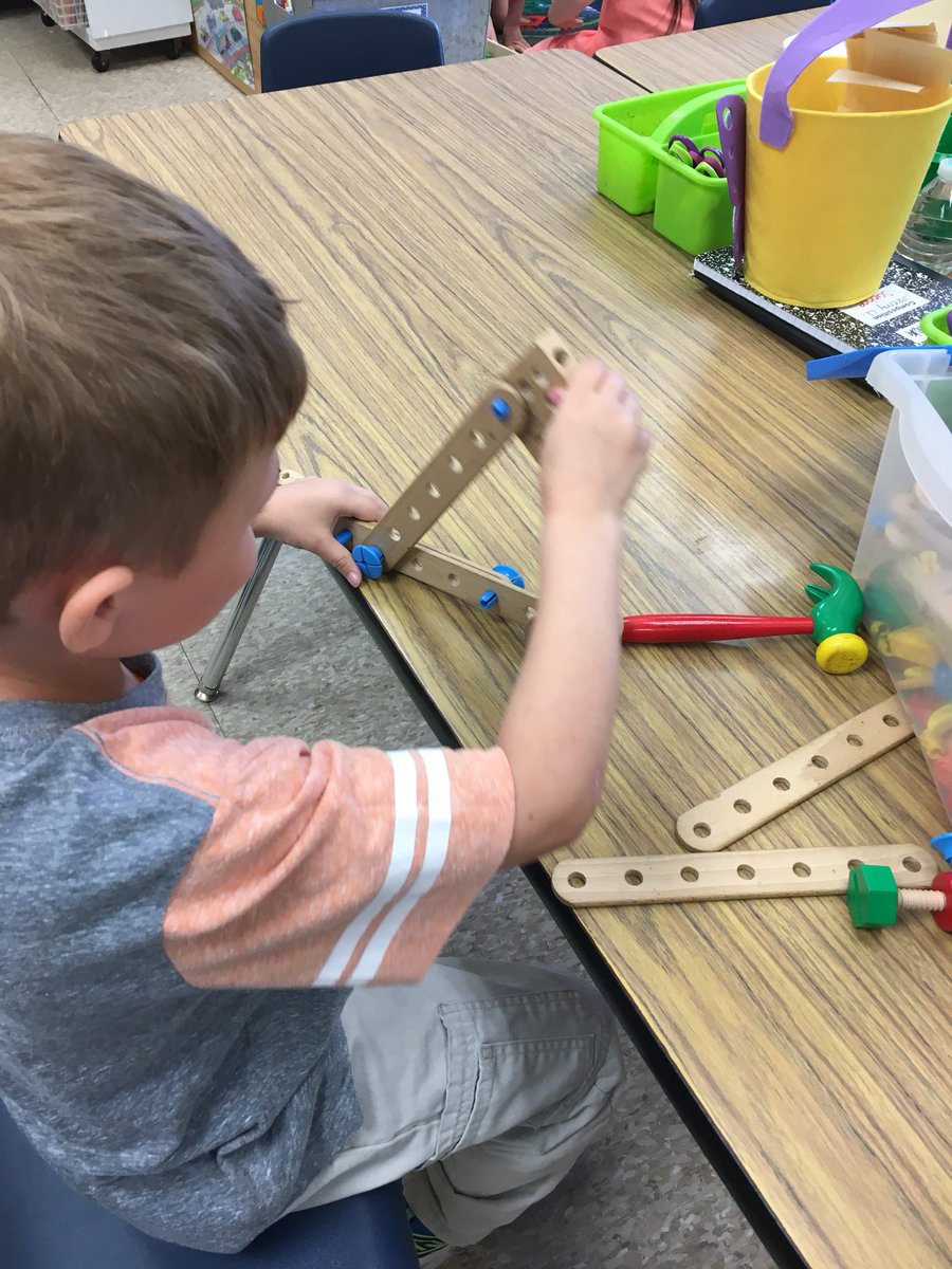 enoell21's tweet image. Fun Friday Choice Centers #sinkfloat#mattermatters#buildingatgadzetgizmos#mapourtown