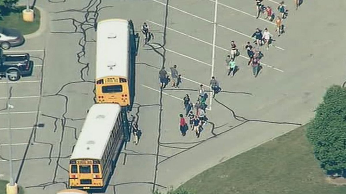 WATCH LIVE: 'Active shooter' taken into custody at Indiana middle school bit.ly/2IIOMiC?utm_so… https://t.co/pVy5iODzeZ