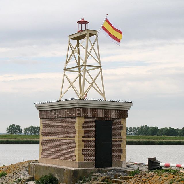 gemeenteDFM's tweet photo. Vandaag is het hoogste punt bereikt op het Eintsje fan 'e daam bij Lemmer. Volgende week start de aannemer met de aanleg van de steiger rondom het einde van de dam. 📸 Stichting Oud Lemmer. https://t.co/GHDHfv4USW https://t.co/N9WPfzGfeo