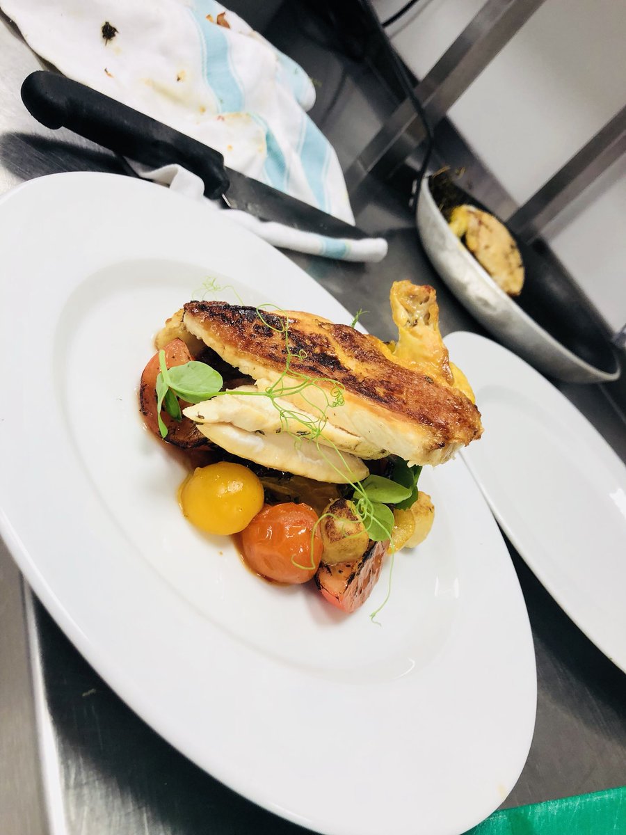 jams180's tweet photo. #cornfedchicken #heritagetomatoes @walterrose1847 @lovejoysuk https://t.co/Q8fBeQ6BrQ