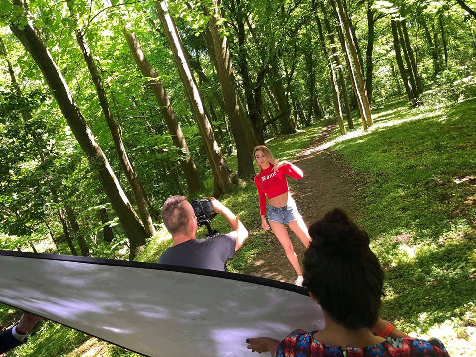 ZespolTopGirls's tweet photo. #zespoltopgirls #topki #teledysk #discopolo Prezentujemy zdjęcia podczas kręcenia teledysku "Jakbyś mnie zechciał" - więcej w galerii na naszej stronie https://t.co/LtUt2j8Gcw https://t.co/m1AbsAbDVg