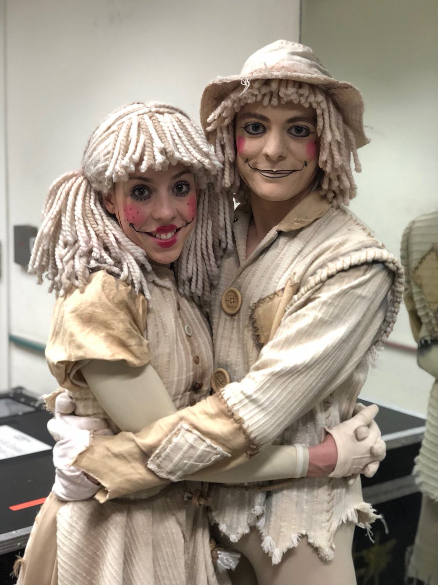 BalletCoco's tweet photo. Rad dolls with the one and only @Jaylaurence ! 4 more shows of Hansel and Gretel in Seoul 🍭🍬🍩@LGArtsCenter @scottishballet #SBAsia https://t.co/lxfn0gt1xB