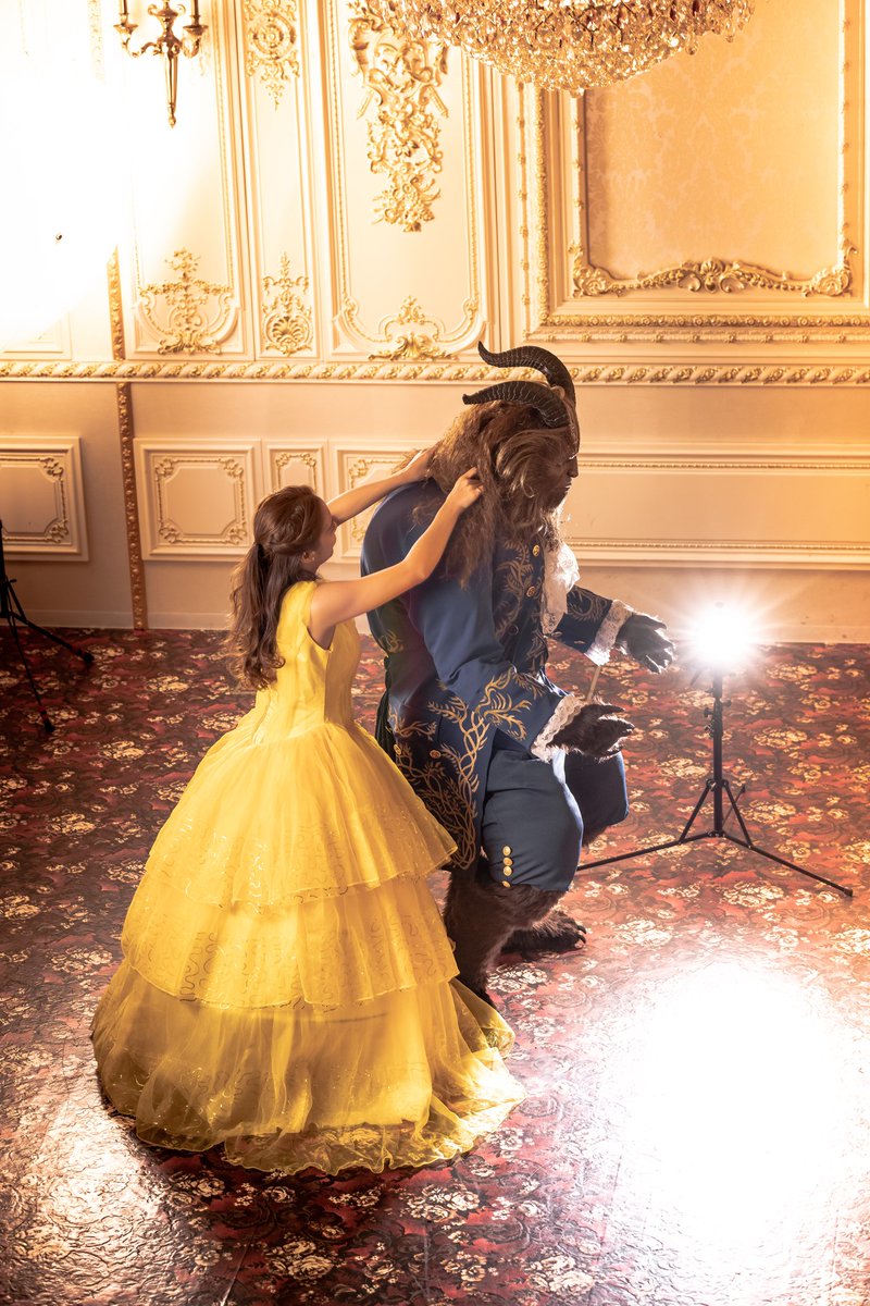 ひでw 美女と野獣 実写版 野獣オフショ ベルが来る前にトイレに走る野獣 ベルに掴まれ空気イスをする野獣 ベルの命令で花びらをむしる野獣 撮影 ホッスィー Hoshishi77 美女と野獣 Beautyandthebeast コスプレ Cosplayers Disney