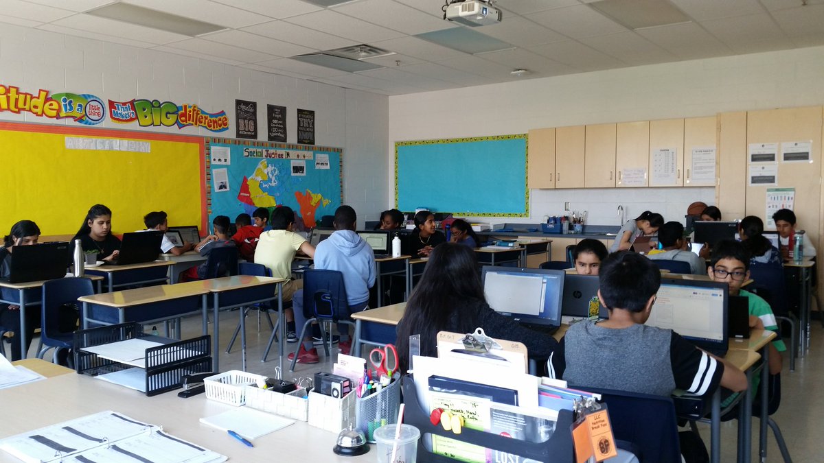 Nothing beats seeing and hearing a classroom with 100% student engagment. #buildingrelationships #peelcharacterattributesattheirbest #accountabletalk #studentsincharge #amazingclass #bringingthebestoutofeveryone #proudteacher