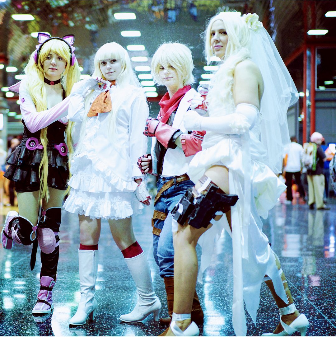 mkisvz's tweet photo. My daughter is Lucky Chloe, her friends Lily, and Leo, and I'm Nina #ACen2018 https://t.co/Q1444pJReB