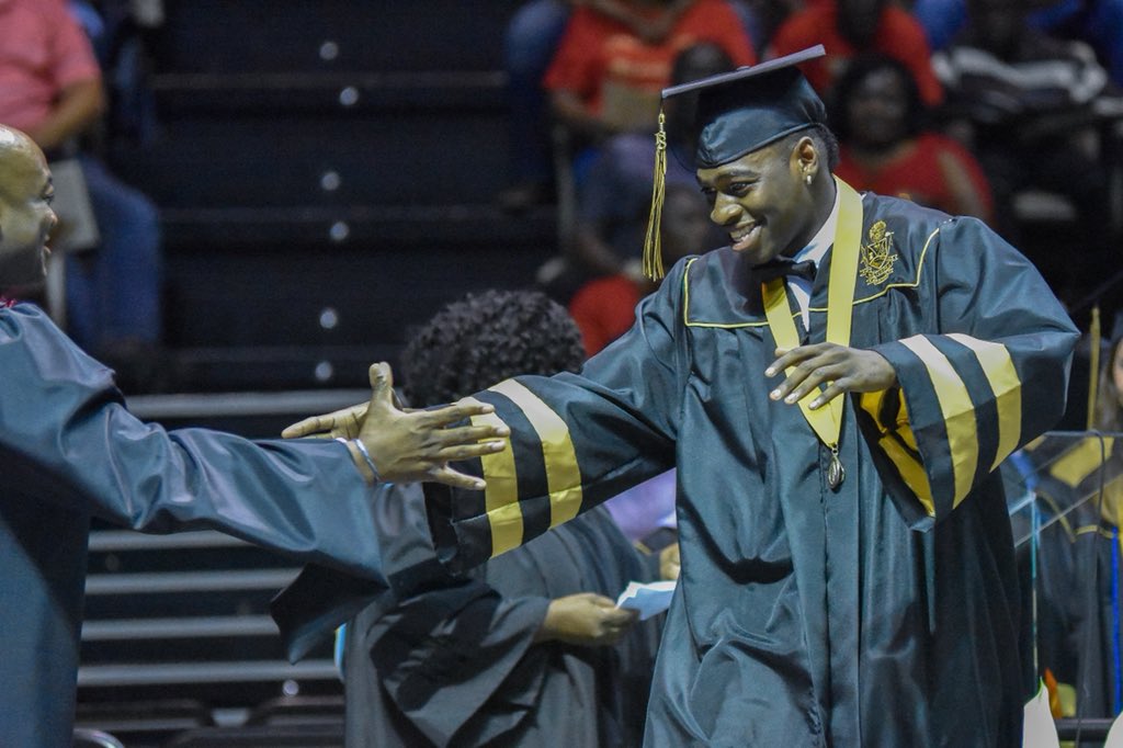 NLMB Dee tweet media