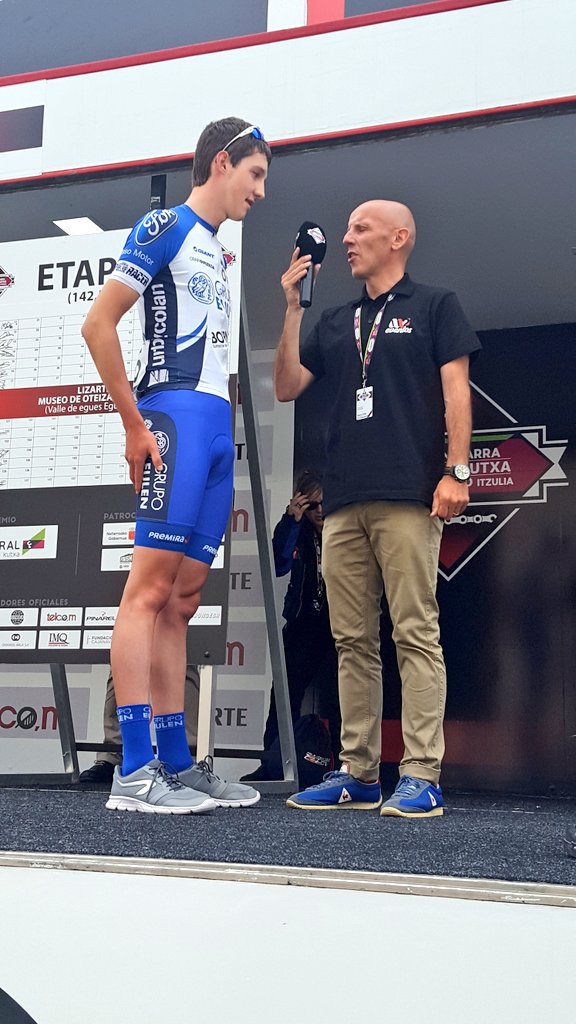 Mertxe_Beriain's tweet photo. Charla @jmariguajardo  con @jakalezaun2 @jirabira en el control de firmas de @Lizarte_SA  @VueltaNavarra18  #vueltanavarra18 https://t.co/is7dQN5bRQ