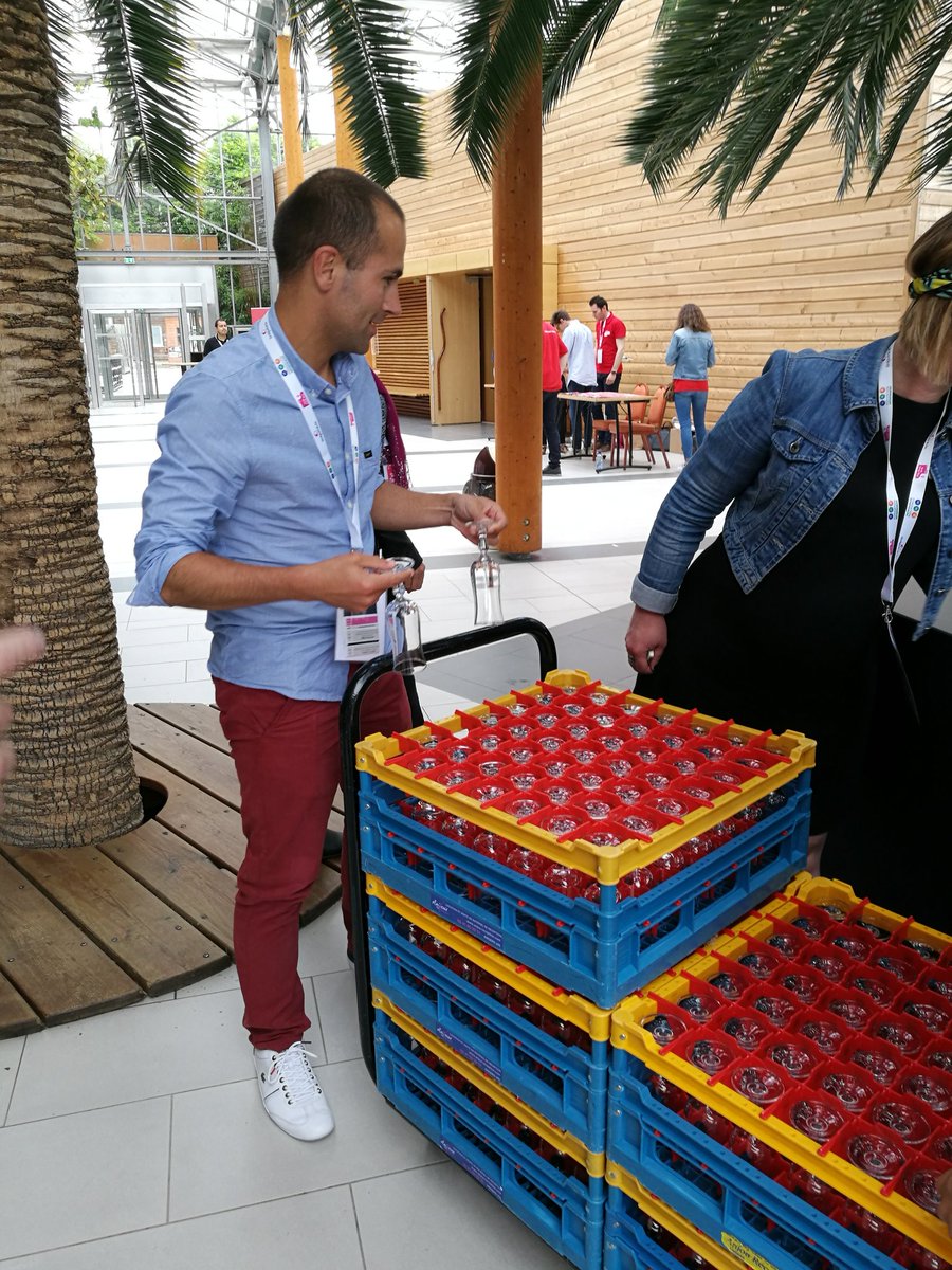 SylvainLorian's tweet photo. L'apéro arrive #webcampday cc @CedricGuerin https://t.co/VMXL1XKZmY