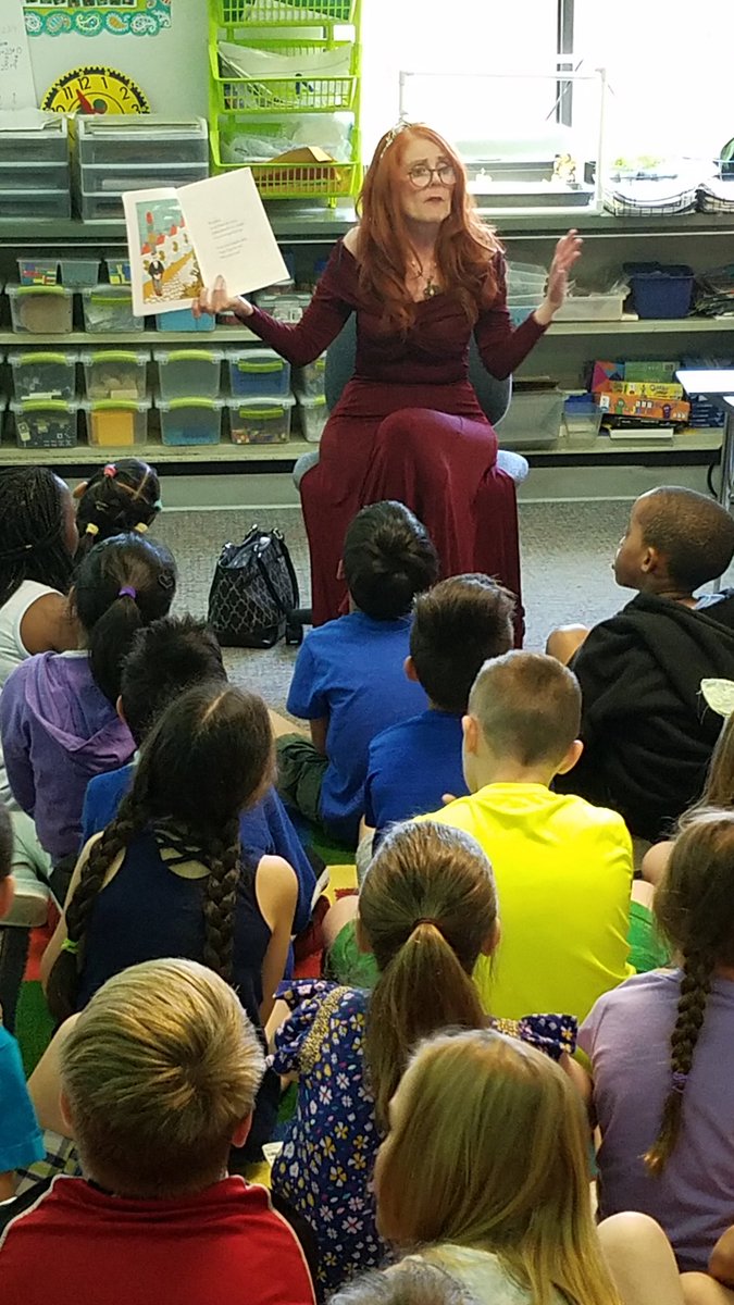 pdh919's tweet photo. 2nd gr @ WLE loved their visit from Princess Julie @WLETigers @kimknysz @KTarchalski https://t.co/zUoYrH8VUO