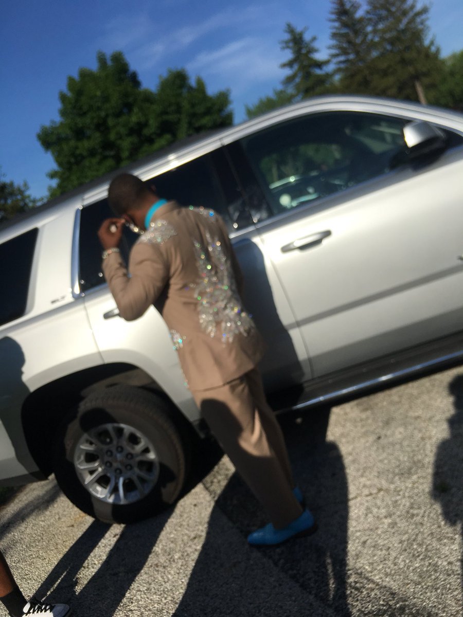 PatriciaYoungb6's tweet photo. Nephew killed prom they wasn’t ready.... #pro2018 #shs #votedbestdressed https://t.co/HgeqlPSi53
