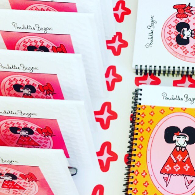PoulettesBazar's tweet photo. Que pour les #Filles parce que dimanche c’est quoi? La FÊTE DE MAMAN🐓🐓 #idéescadeaux #giftideas #fetedesmeres #poulettesbazar #tattoosdesign #papeterie #cahier #accessoires #design #papierpeint #lifestyleblogger #mamanjetaime #mum #mothersday #marquefrançaise https://t.co/1F4Tyi8O75