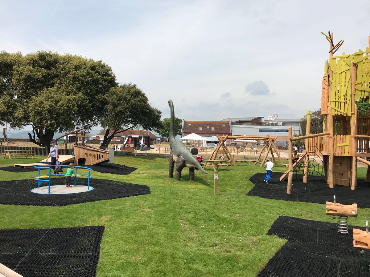 eibeplayLtd's tweet photo. The local residents of @eastdevon have travelled back in time on this wondrous open day. Made from our paradiso Robinia range, this play area will survive longer than the dinosaurs did.
#eibePlay #CompleteInspiration #exemouth #queensdrivespace #dinosaur #playground https://t.co/aoFzvPWLQJ