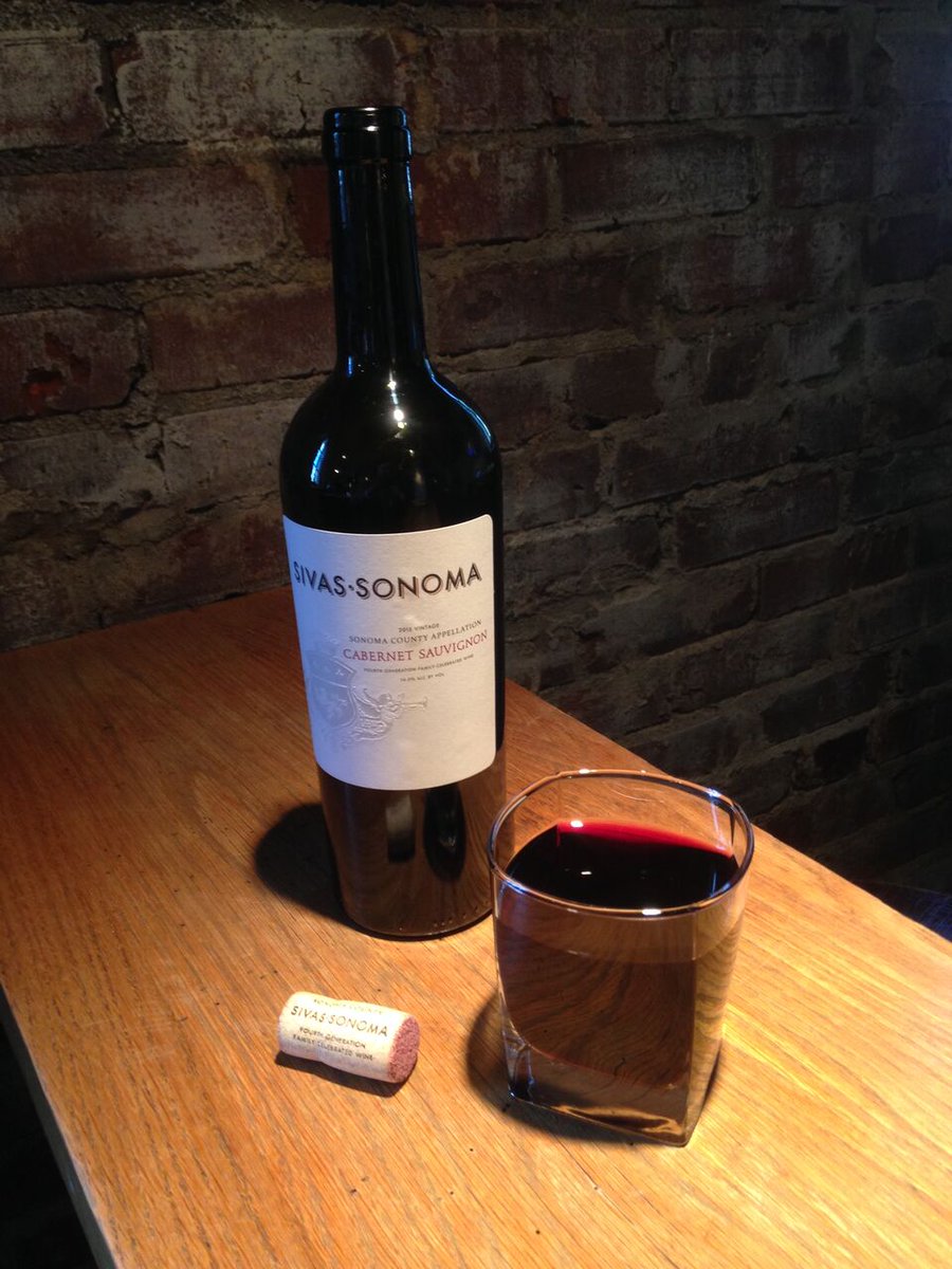 Proof_Provision's tweet image. Happy Friday AND National Wine Day! Celebrate with a heavy pour of one of Edgar's selections tonight! #nationalwineday #edgarspandp