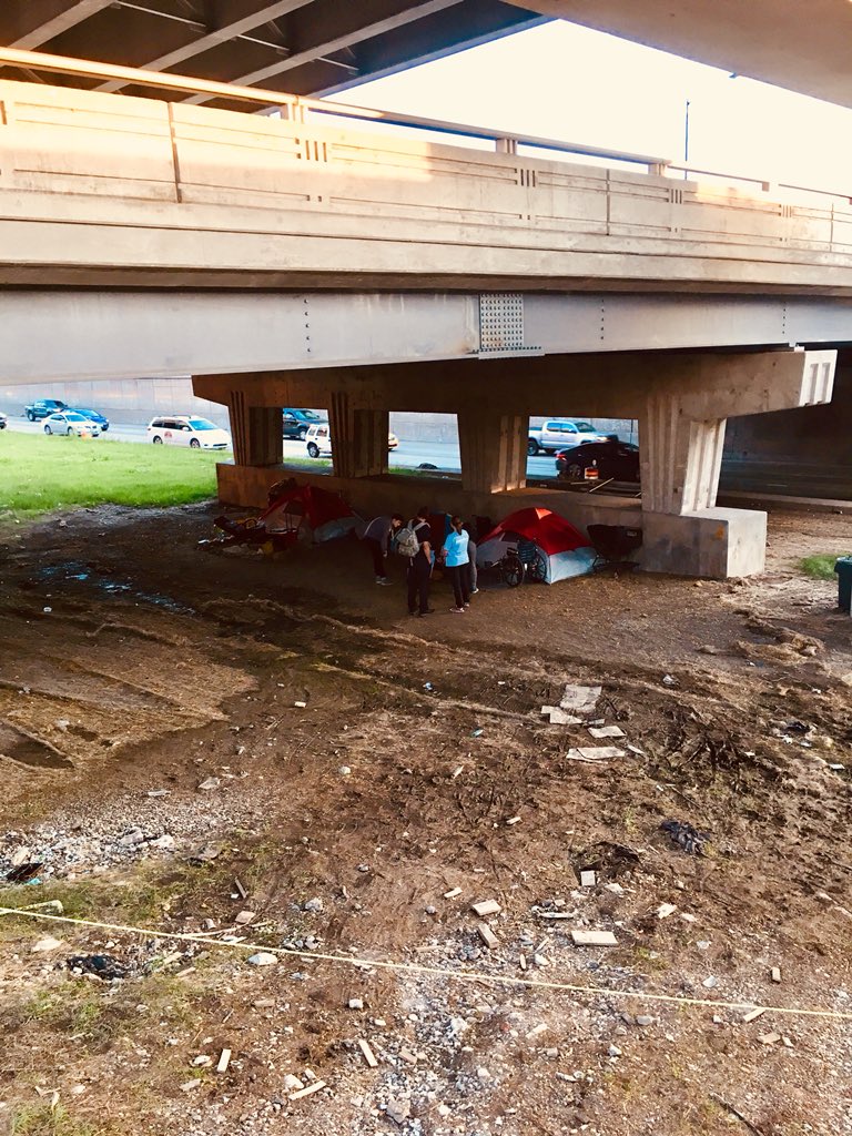 ChicagoStMed's tweet photo. Last night was a beautiful night for a street run! Our team found some new camps, met some new folks, and followed up with some of our established patients. Thanks to our new resident and student volunteers for joining! #Homeless #health #Chicago https://t.co/Ztl6y7wfxL