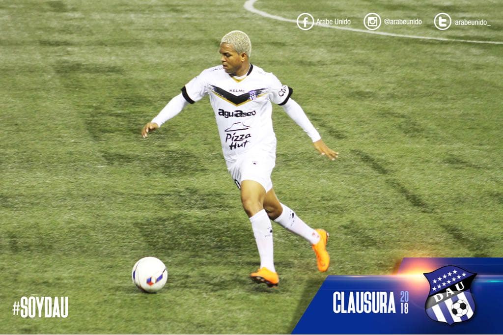 ArabeUnido_'s tweet photo. Nuestro querido Nelson Barahona esta viajando el día de hoy a Costa Rica para realizar los exámenes médicos  y convertirse en nuevo jugador del Cartaginés del fútbol tico.

Te deseamos mucha suerte y éxito en este nuevo reto en tu carrera. #SoyDAU💙 https://t.co/ExoKdslCEK