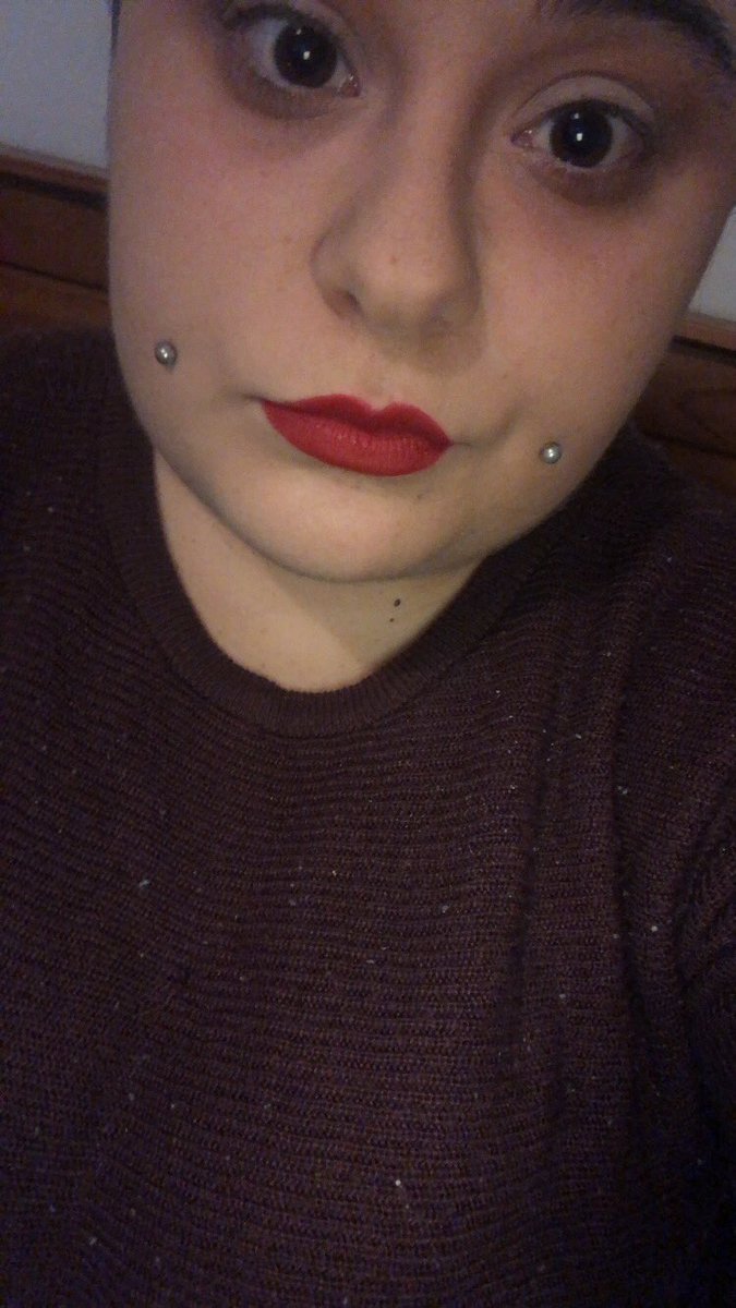 gemmaxox_xox's tweet photo. Got my dimples cut down now they are all cute and not like a funny Allien ship. https://t.co/VNX3QY0gGn