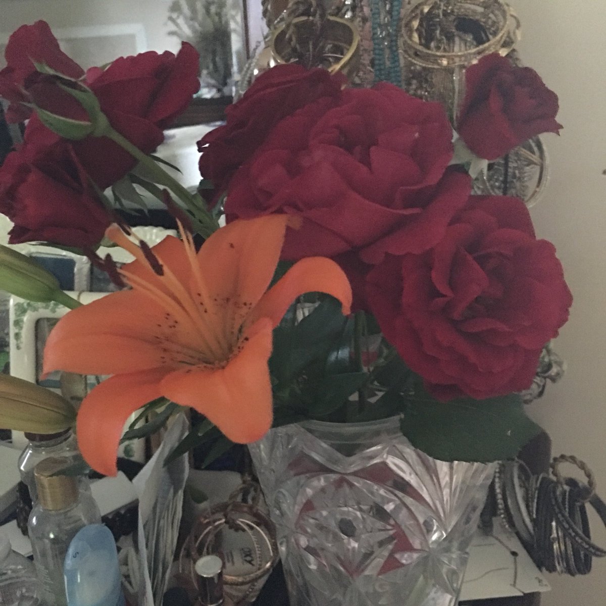 Gigiackee's tweet photo. Flowers from my mom’s garden.. precious #lovemymom https://t.co/4eWlChGCMv
