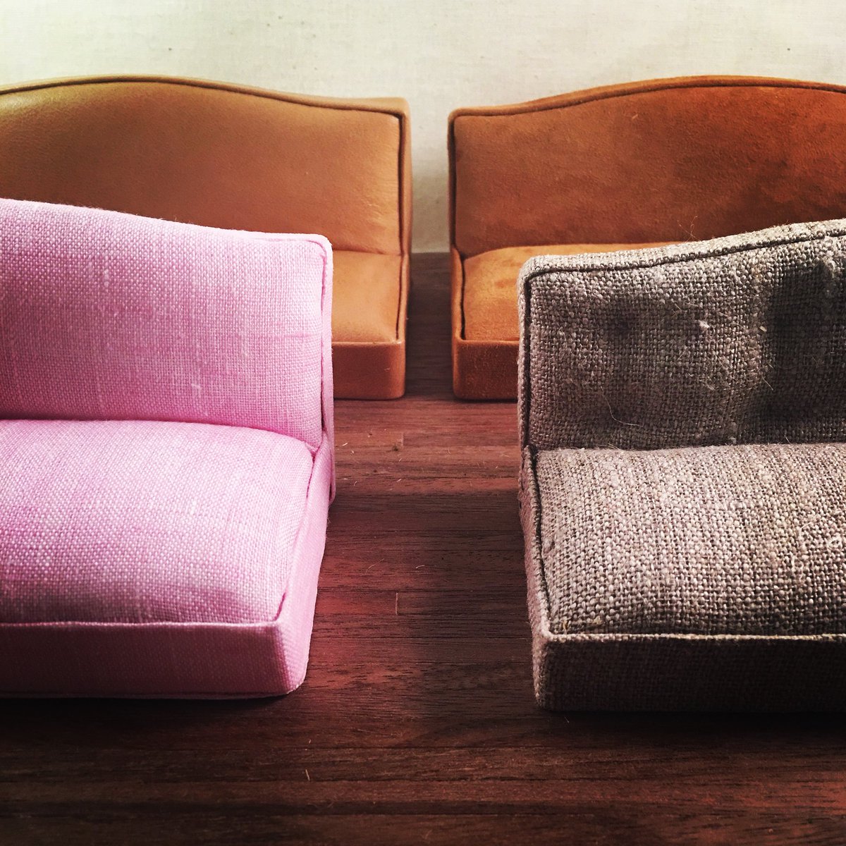 fabflawedmini's tweet image. Obsessing over miniature sofas. Coming soon to fabulouslyflawedmini Etsy.