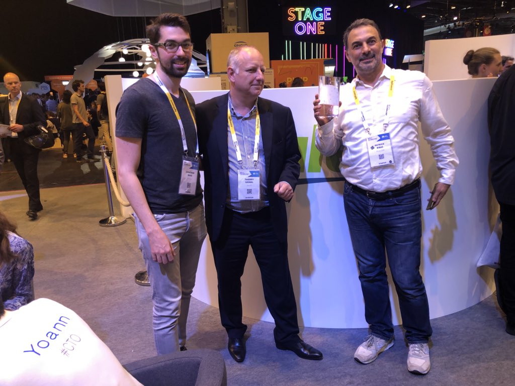 elliscarvl's tweet photo. Team @Valeo_Group  ! 😁 #vivatech #vivatech2018 #valeo #ValeoVivaTech #bigdata #french #startup #connectedcar https://t.co/RpvO16IzrE