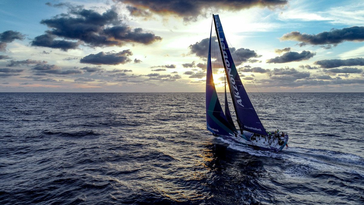 Voiles_Voiliers's tweet image. Nouveau record de distance parcourue en 24 heures sur la @volvooceanrace @teamAkzoNobel @volvooceanraceF #VolvoOceanRace bit.ly/2IQPVAz
