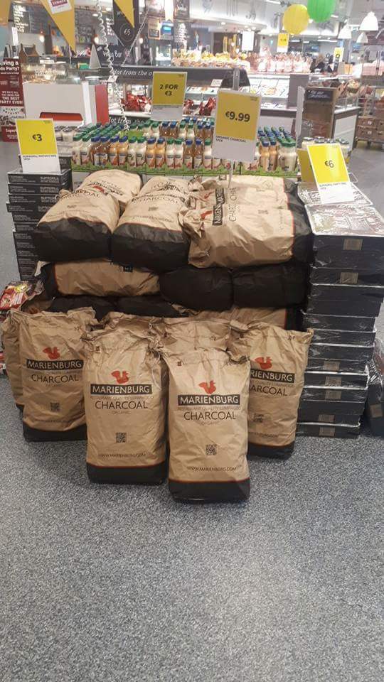We have all your barbecuing needs this sunny weekend with disposable barbeques from €3  to burgers and wings from €3 All weekend long here at SuperValu Sundrive 🍔🍗

#SVSUNDRIVE