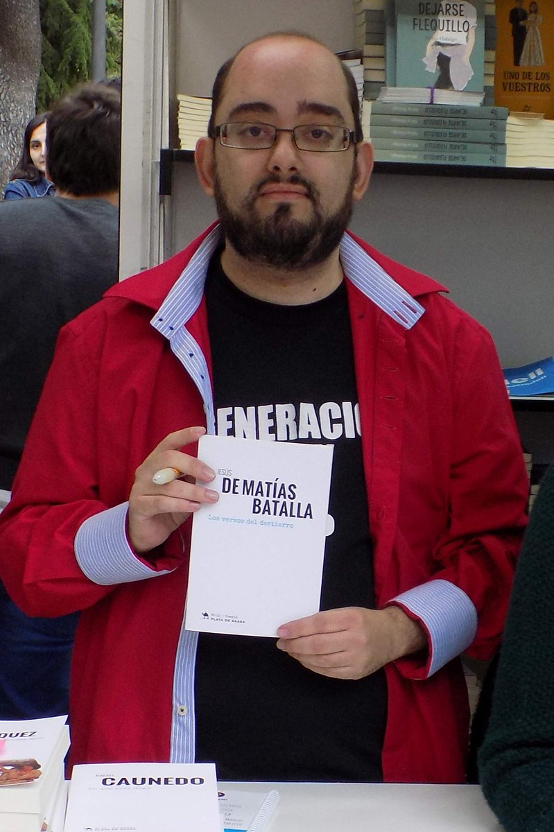 jesus_escritor's tweet photo. Hoy 25/05/2018 ha empezado la @FLMadrid #FLM2018 en @_ElRetiro. Hace 2 años, en la #FLM2016, me estrené como #escritor firmando ejemplares de mi primer libro, el #poemario 'Los versos del destierro' (@playadeakaba, 2016). Estas son algunas fotografías de aquella cita tan especial https://t.co/2ncVHdpUBJ