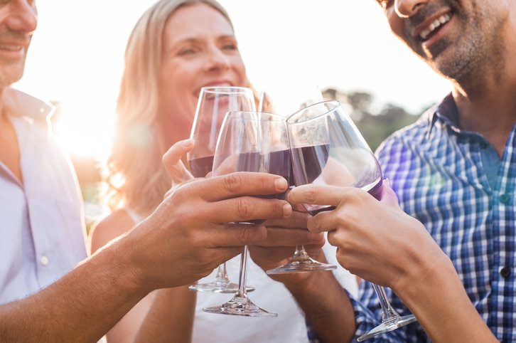 CollagenMD's tweet photo. It’s National Wine Day! DYK? Red #wine contains all of these benefits? 🍷🍷🍷🍷🍷
1. Packed with antioxidants 
2. Can help protect your heart 
3. Can help improve memory 
4. Boosts resistance to allergens. https://t.co/5PjRZuLqAe