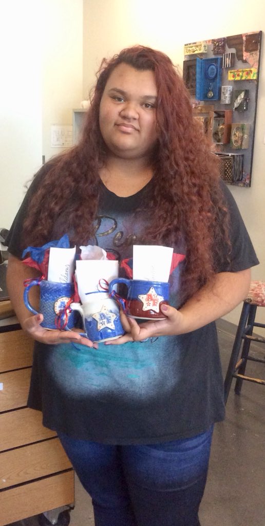 AFHSVisualArts's tweet image. How Fine Arts thanks our custodial staff #PatriART mugs. @ArtwithHarkins @NAHS4AFHS @AFHSannounce