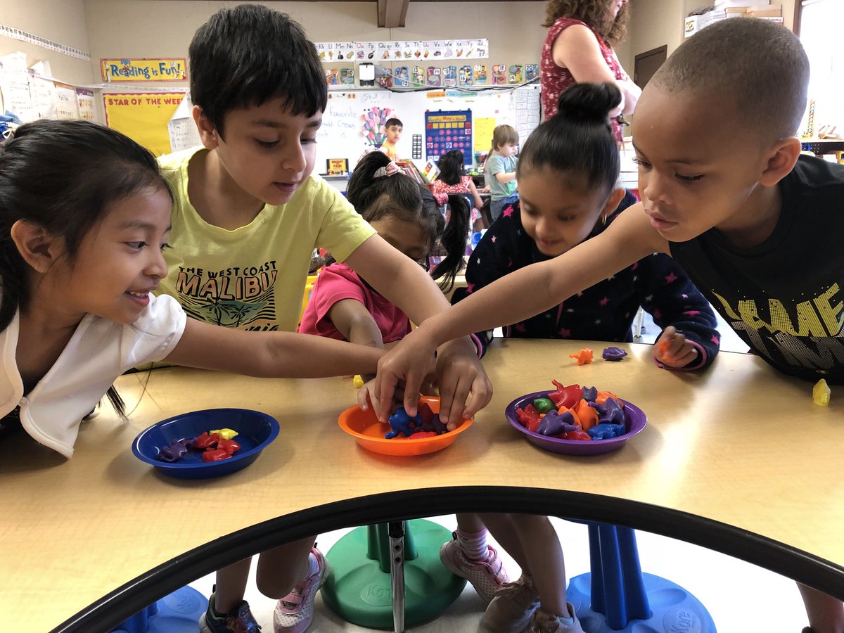 VanMetreKinder's tweet photo. No worksheet/no tech day is having lots of fun in k-v @JayBilly2 @SlackwoodSchool https://t.co/tAEkKhFG2X