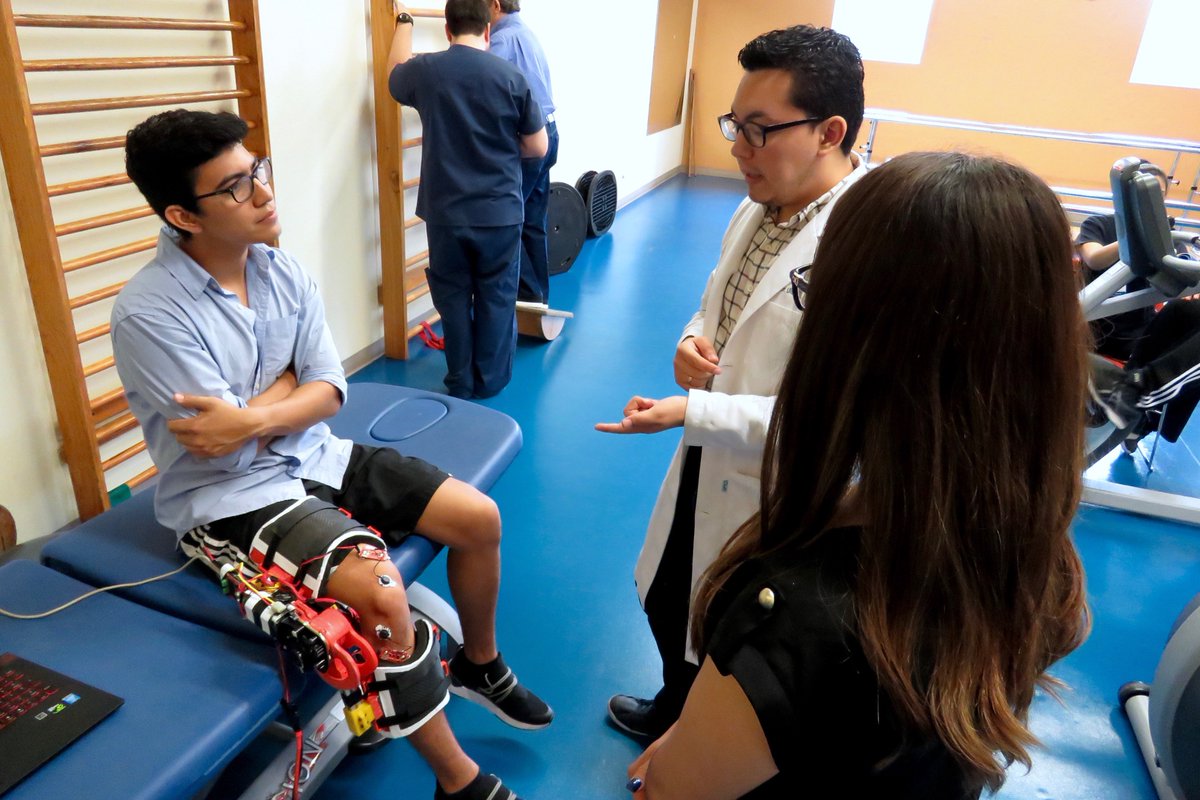 tamezduque's tweet photo. Hace unos días @ Hospital Zambrano Hellion. 🙂🙌🏼
Agradecemos al Dr. Emilio Frech, por su apoyo en las #pruebas #clínicas de nuestros #exoesqueletos de #rehabilitación. https://t.co/pkABZvAcOJ